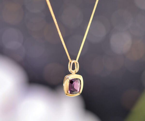 Regal Rose Radiance - 皇家玫瑰光輝