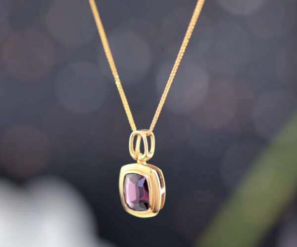 Regal Rose Radiance - 皇家玫瑰光輝