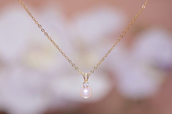 Pearl & Diamond Crown Pendant - 光之守護