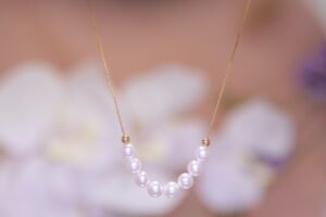 Akoya Glimmer Arc Necklace - 月彎微笑