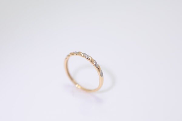 Golden Twist Diamond - 金色扭轉鑽石