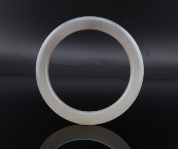 Lilac Smoke Mutton-Fat Nephrite Bangle —「煙紫山水」天然羊脂白半山水手鐲