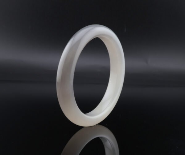 Lilac Smoke Mutton-Fat Nephrite Bangle —「煙紫山水」天然羊脂白半山水手鐲