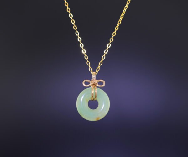 Eternal Blessing Circle –「 蝶舞承福」手工纏繞18k金蝴蝶翡翠平安扣