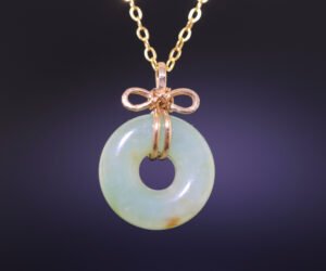 Eternal Blessing Circle –「 蝶舞承福」手工纏繞18k金蝴蝶翡翠平安扣