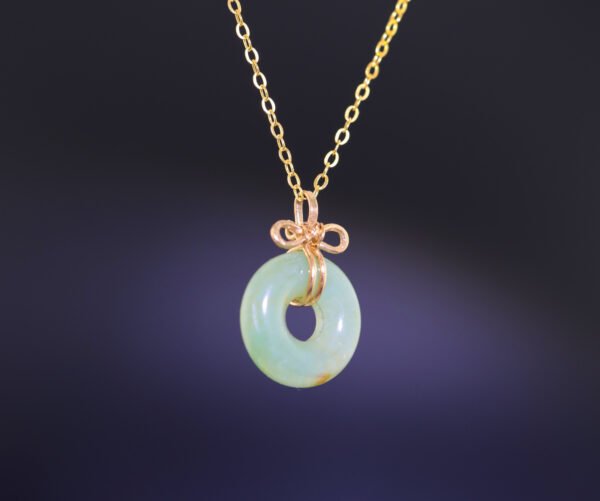 Eternal Blessing Circle –「 蝶舞承福」手工纏繞18k金蝴蝶翡翠平安扣