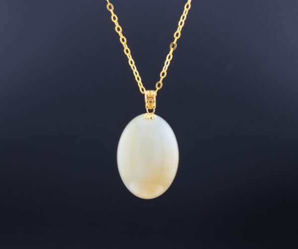 Xinjiang Sugar White Elegance Pendant — 新疆糖白優雅墜飾
