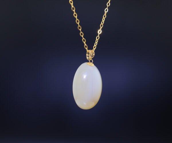Xinjiang Sugar White Elegance Pendant — 新疆糖白優雅墜飾