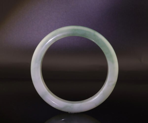Evergreen Haze Jadeite Bangle —「 玉潤長安」天然翡翠手鐲