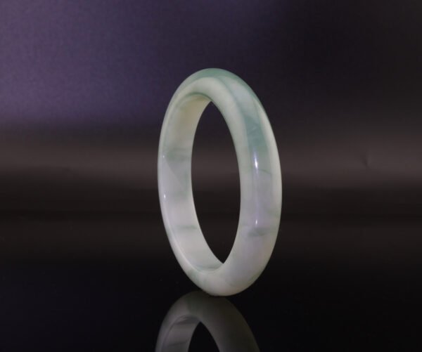 Evergreen Haze Jadeite Bangle —「 玉潤長安」天然翡翠手鐲