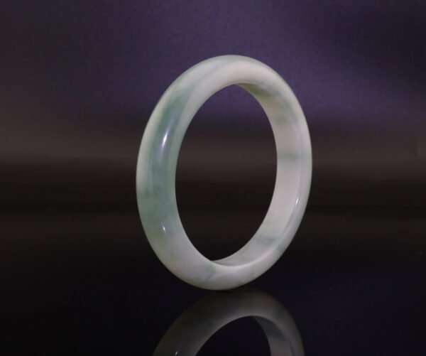 Evergreen Haze Jadeite Bangle —「 玉潤長安」天然翡翠手鐲