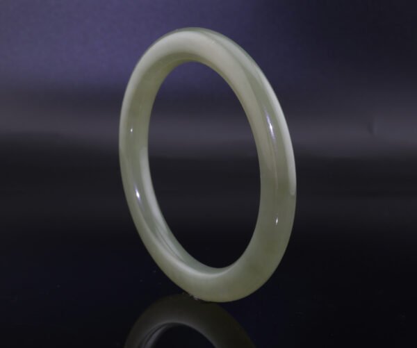 Celadon Glow Hetian Nephrite Bangle — 青瓷微光和田玉手鐲
