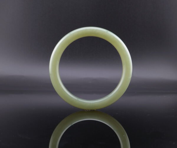 Glass-Glow Hetian Bangle — 玻潤微光和田玉手鐲
