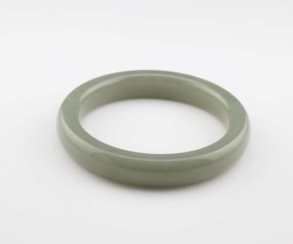 Glass-Glow Hetian Bangle — 玻潤微光和田玉手鐲