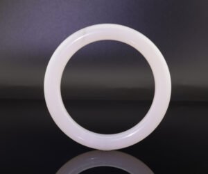 Snowmist Lilac Hetian Bangle — 雪霧藕紫和田玉手鐲