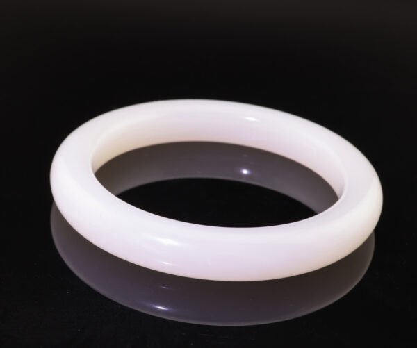 Snowmist Lilac Hetian Bangle — 雪霧藕紫和田玉手鐲