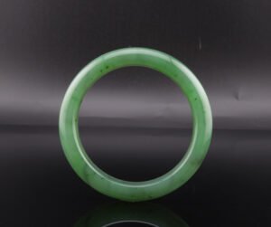 Siberian Meadow Nephrite Bangle —「碧潤凝翠」天然俄羅斯碧玉手鐲