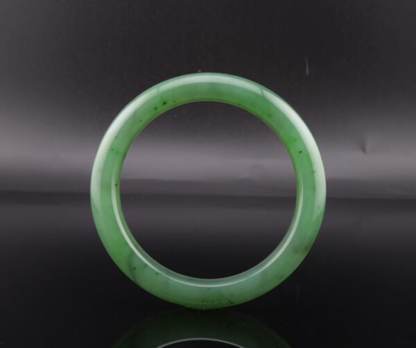 Siberian Meadow Nephrite Bangle —「碧潤凝翠」天然俄羅斯碧玉手鐲