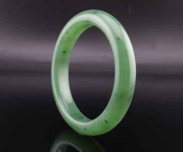 Siberian Meadow Nephrite Bangle —「碧潤凝翠」天然俄羅斯碧玉手鐲