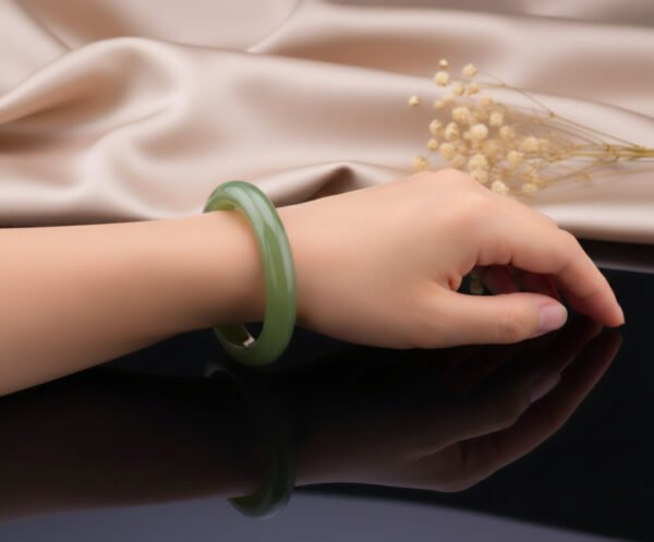 Glass-Glow Hetian Bangle — 玻潤微光和田玉手鐲