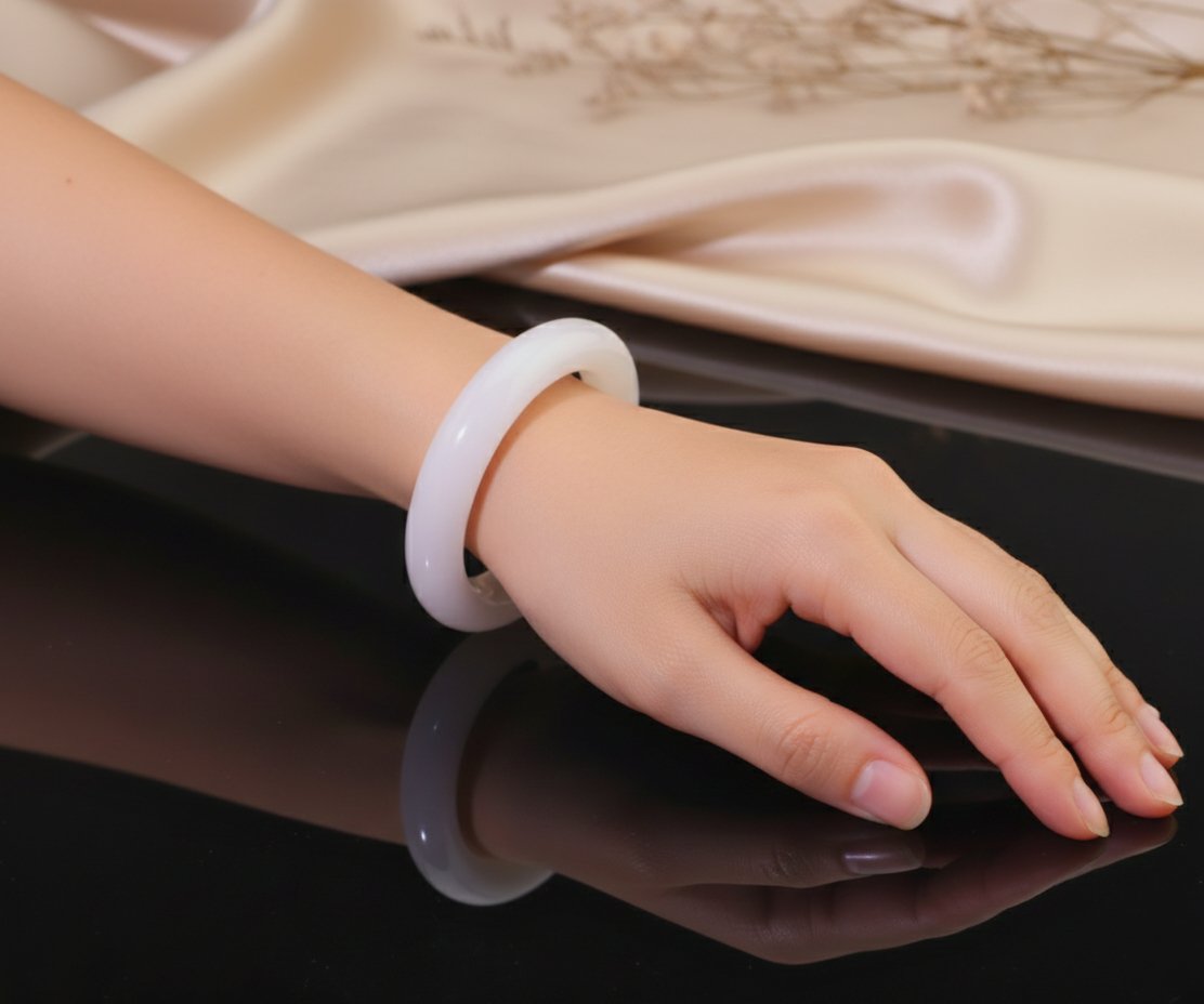 Celadon Glow Hetian Nephrite Bangle — 青瓷微光和田玉手鐲