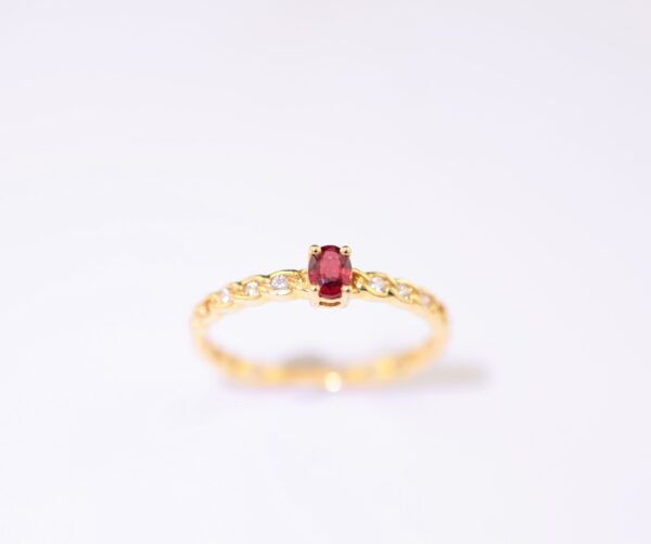 Ruby Flame Elegance 紅寶火焰優雅戒指