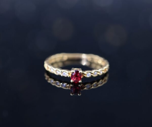 Ruby Flame Elegance 紅寶火焰優雅戒指