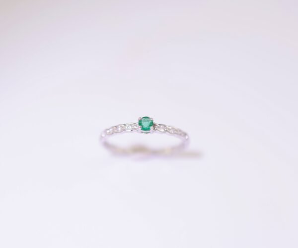 Emerald Serenade Ring -「永恆綠光』18k白金祖母綠真鑽戒指