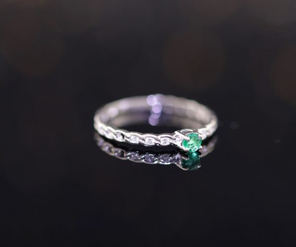 Emerald Serenade Ring -「永恆綠光』18k白金祖母綠真鑽戒指