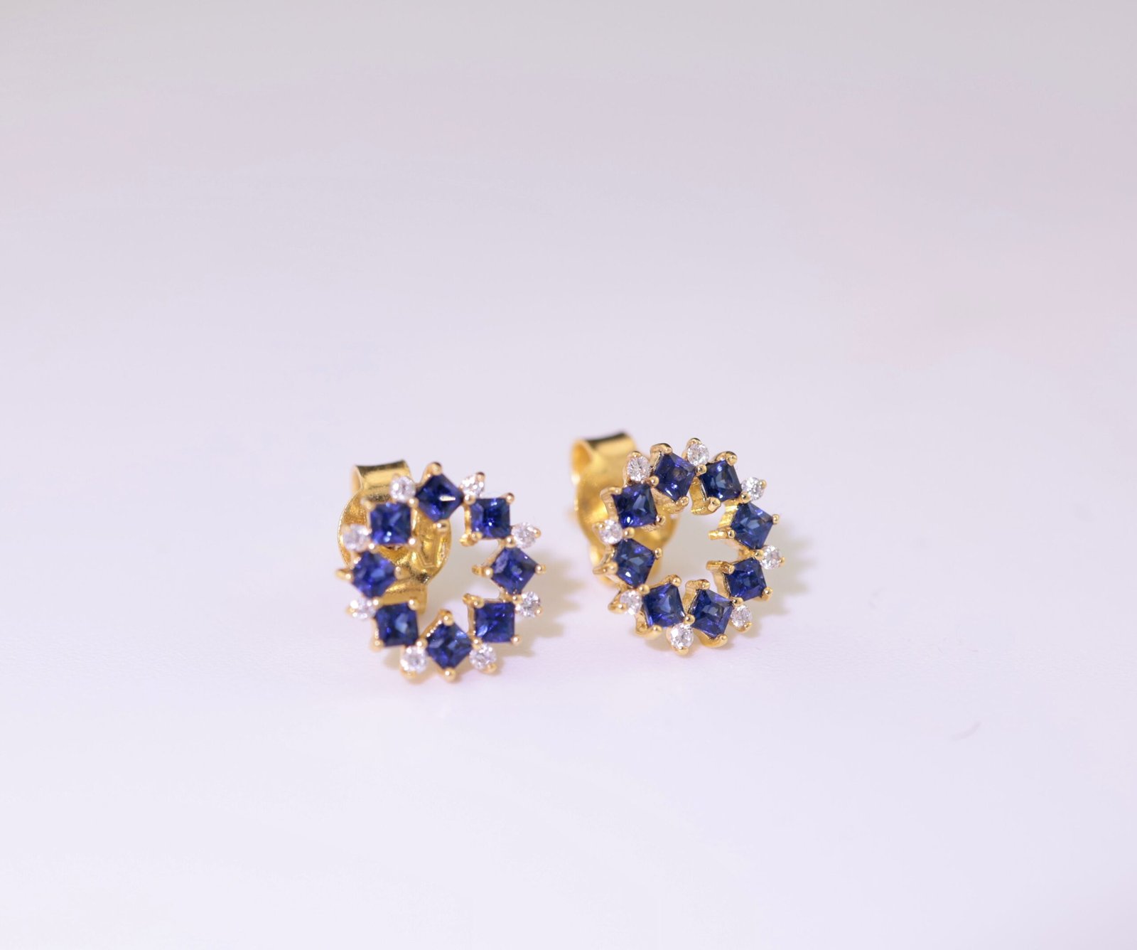 Crimson Flame Earrings –「紅韻之華」18K金紅寶石真鑽耳釘