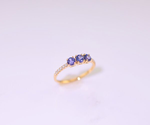 Infinite Tanzanite Sparkle –「永恆藍韻」18K金坦桑石真鑽戒指