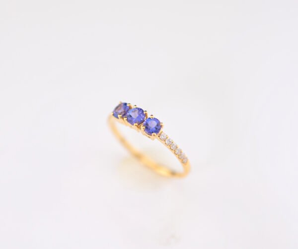 Infinite Tanzanite Sparkle –「永恆藍韻」18K金坦桑石真鑽戒指