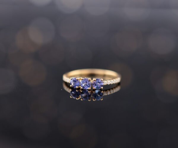 Infinite Tanzanite Sparkle –「永恆藍韻」18K金坦桑石真鑽戒指