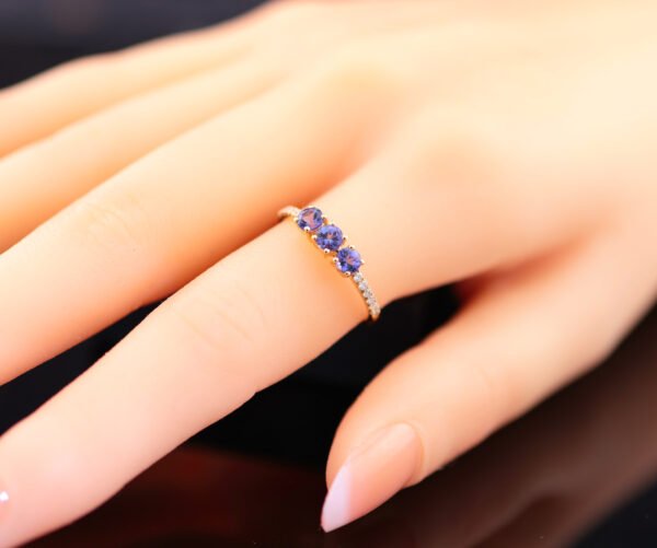 Infinite Tanzanite Sparkle –「永恆藍韻」18K金坦桑石真鑽戒指