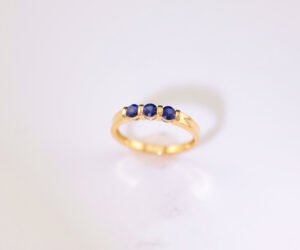 IMG_9175 Sapphire Trinity Ring —「藍韻簡華」18K金藍寶石戒指