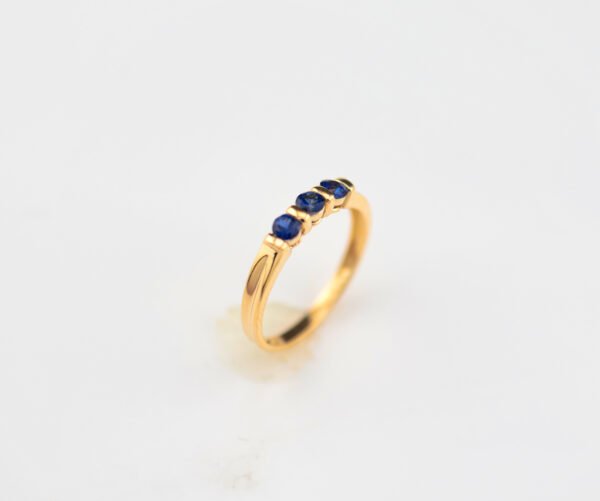 Sapphire Trinity Ring —「藍韻簡華」18K金藍寶石戒指