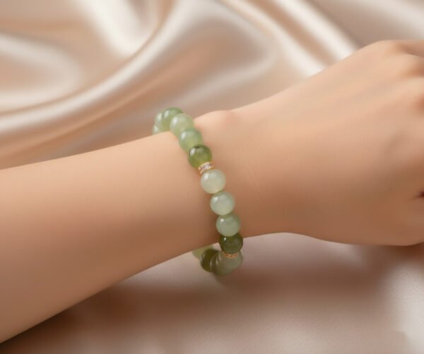 Shades of Serenity Jade Bracelet - 靜雅漸變多寶和田玉手串