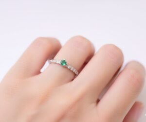 Emerald Serenade Ring -「永恆綠光』18k白金祖母綠真鑽戒指