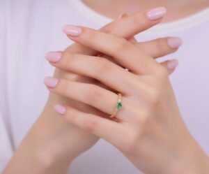 Diamond Embrace Emerald Ring -「碧心永恆」18K金祖母綠真鑽戒指