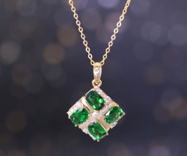 頂級沙弗萊 × 真鑽交叉設計項鍊 - Top-Grade Tsavorite × Diamond Cross-Design Necklace