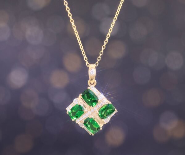 頂級沙弗萊 × 真鑽交叉設計項鍊 - Top-Grade Tsavorite × Diamond Cross-Design Necklace