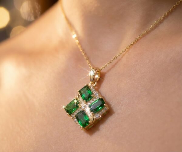 頂級沙弗萊 × 真鑽交叉設計項鍊 - Top-Grade Tsavorite × Diamond Cross-Design Necklace