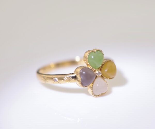 Hetian Jade Heart-Shaped Lucky Clover 18K Gold Ring - 和田玉愛心幸運草 18K 金戒指