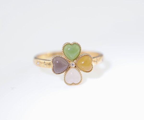 Hetian Jade Heart-Shaped Lucky Clover 18K Gold Ring - 和田玉愛心幸運草 18K 金戒指