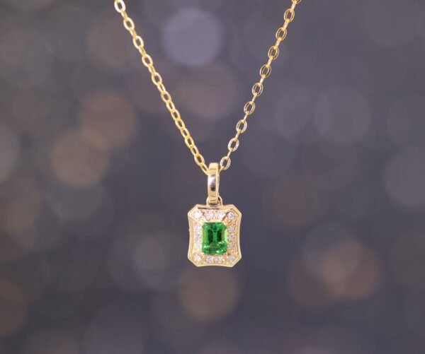 Kaza Green Tsavorite 18K Gold Diamond Pendant - 卡扎綠沙弗萊 18K 金鑽石墜飾