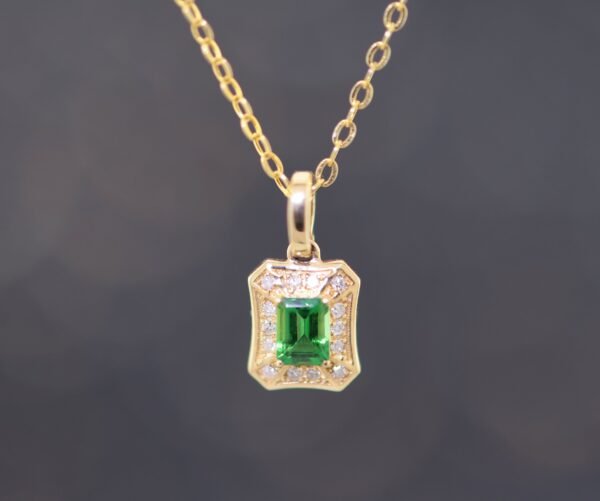 Kaza Green Tsavorite 18K Gold Diamond Pendant - 卡扎綠沙弗萊 18K 金鑽石墜飾