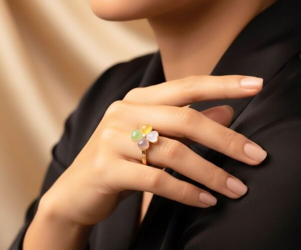 Hetian Jade Heart-Shaped Lucky Clover 18K Gold Ring - 和田玉愛心幸運草 18K 金戒指