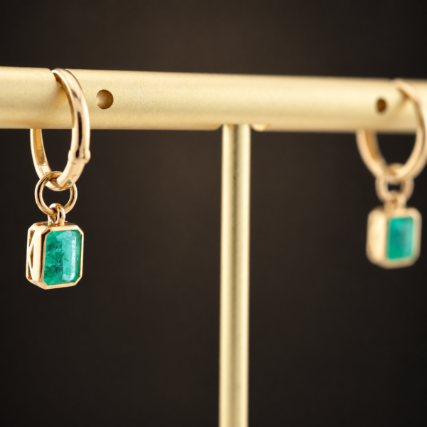 earring18kemerald2 Colombian Emerald Drop Huggies|18K黃金哥倫比亞祖母綠垂墜耳環