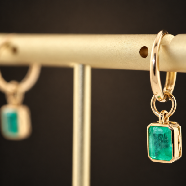 earring18kemerald3 Colombian Emerald Drop Huggies|18K黃金哥倫比亞祖母綠垂墜耳環