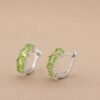 Verdant Glow Huggie Earrings｜翠光 925純銀橄欖石耳扣耳環